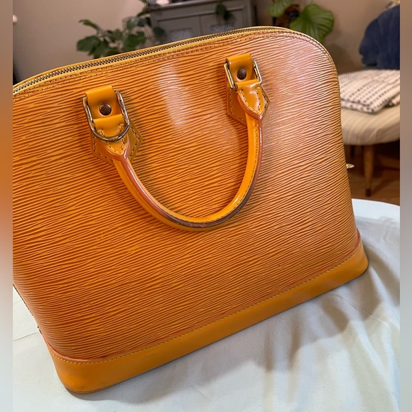 Vuitton Yellow Epi Leather Alma Bag - Picture 4 of 17